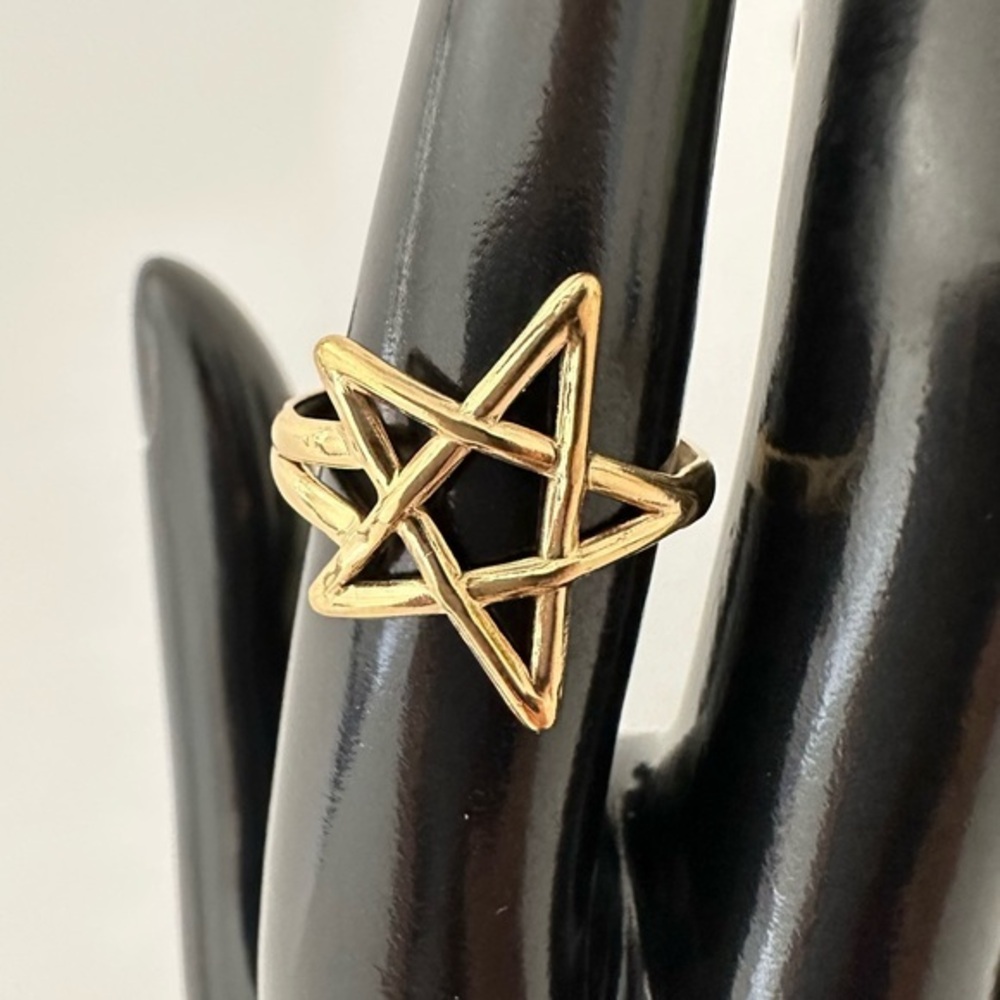 Gold Star Ring‎